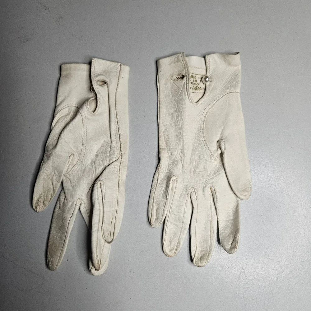 Vintage Macy Associates White Leather Gloves Made in Italy Pearl Button Size 6.5